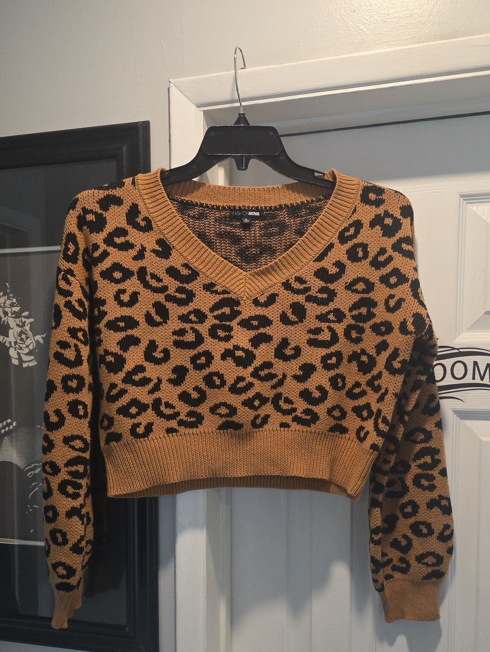 Fashion Nova Tan and Black Leopard V-Neck Cropped Sweater